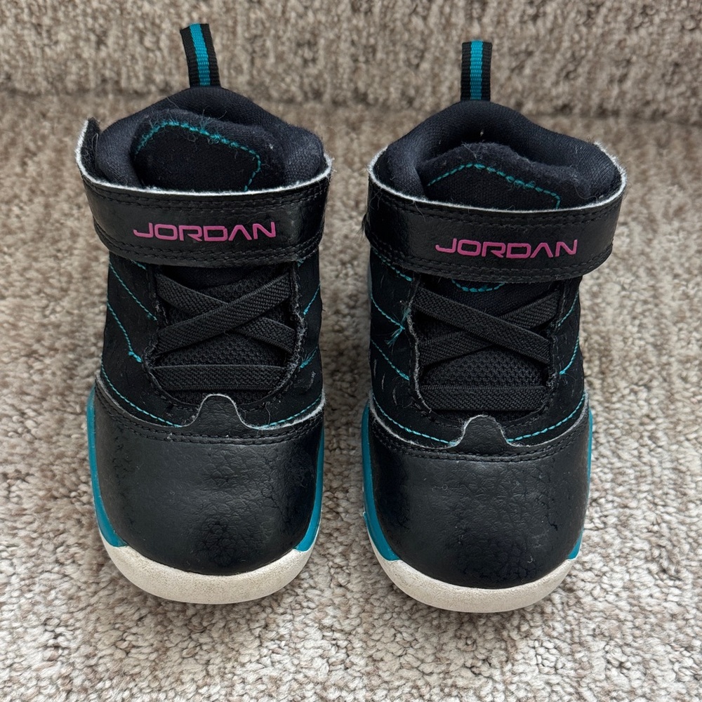 Jordan 1’s mid height teal, pink and black size 5